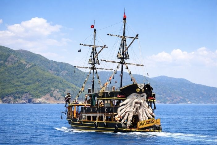 Marmaris Korsan Tekne Turu Feature