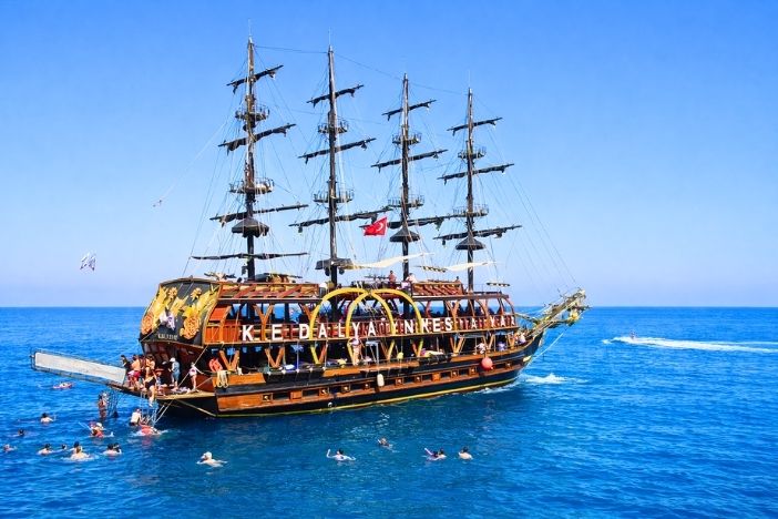Kemer Korsan Tekne Turu Feature